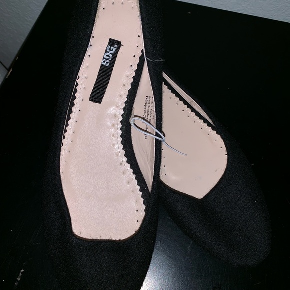 BLACK FLATS - Picture 2 of 3